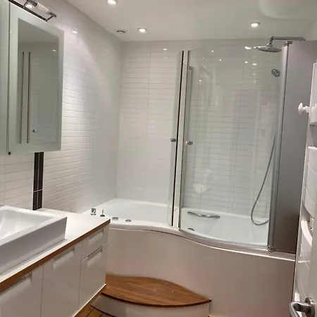 Apartment De Charme, 50m De La Des Salins