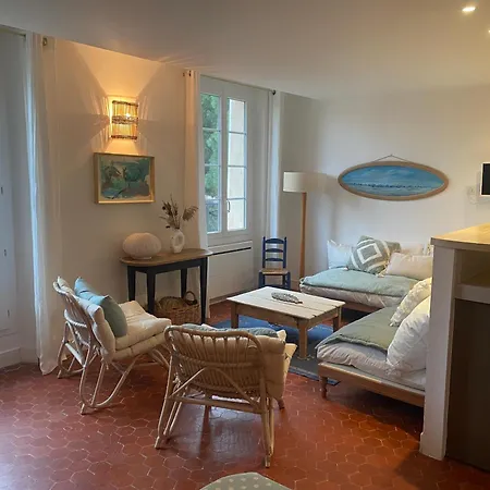 Apartment De Charme, 50m De La Des Salins