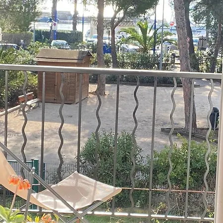 Apartment De Charme, 50m De La Des Salins Hyeres
